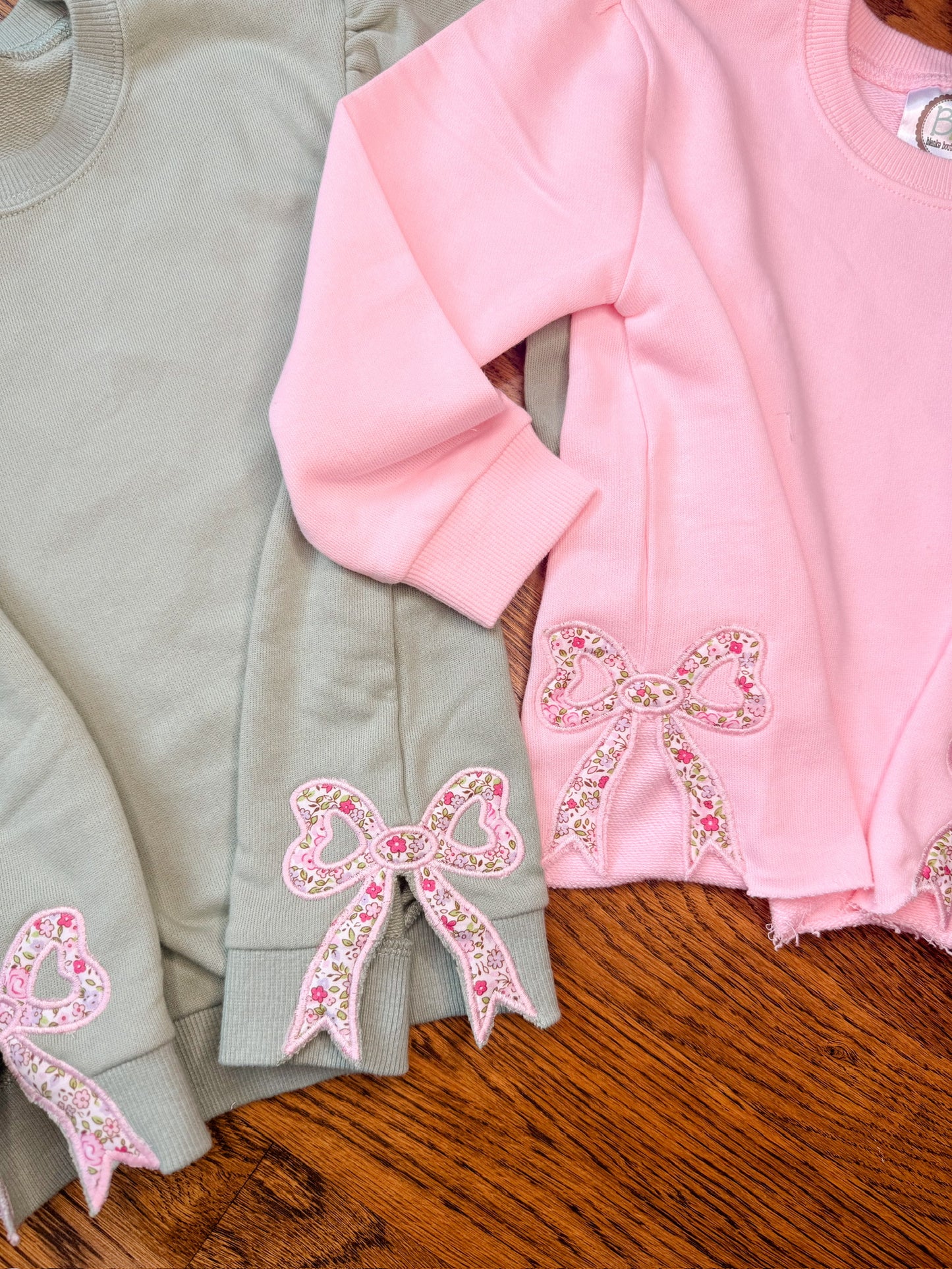 Side bow sweatshirt
