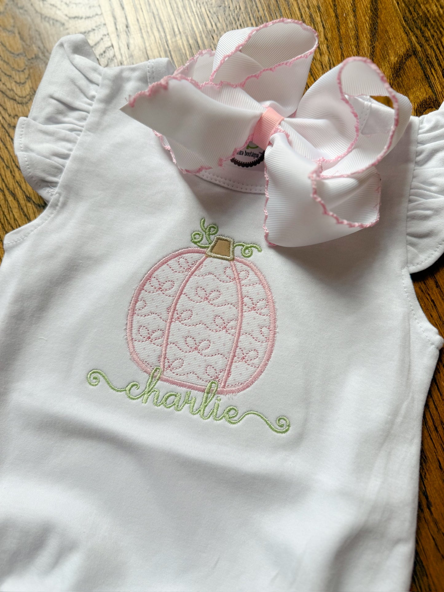Heirloom bow pumpkin applique