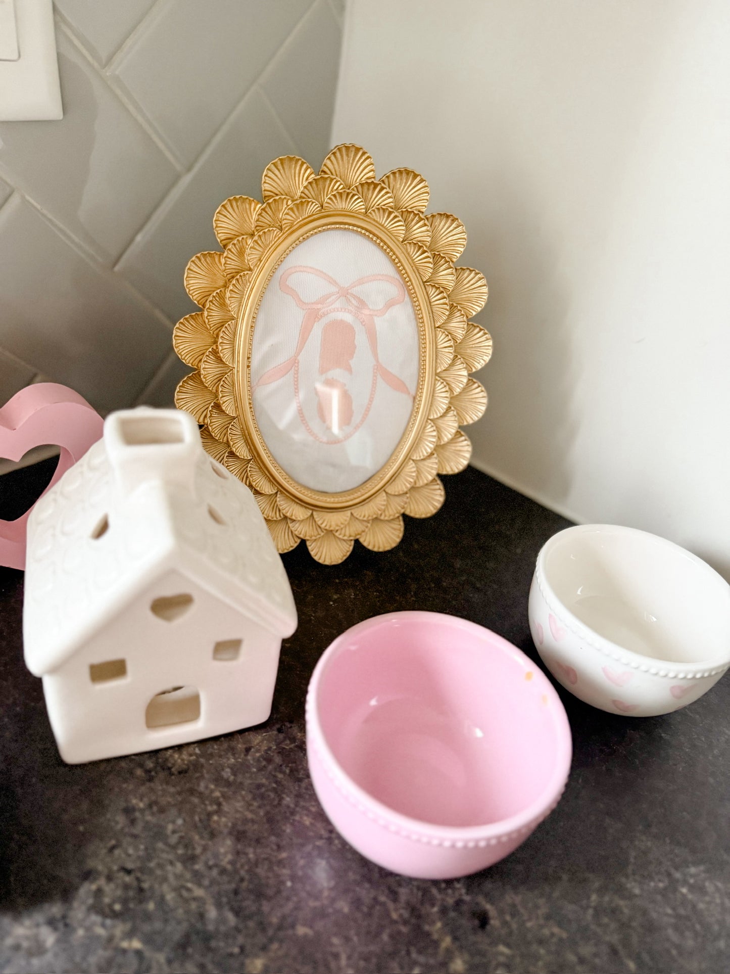 Digitized silhouette-framed