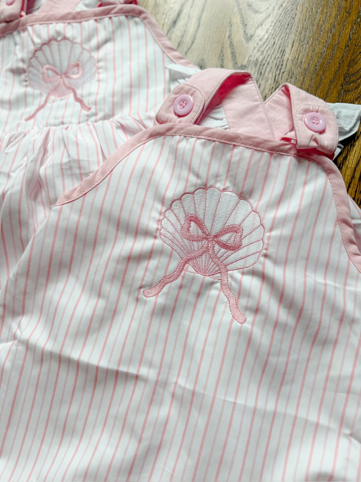 Seashell and bow