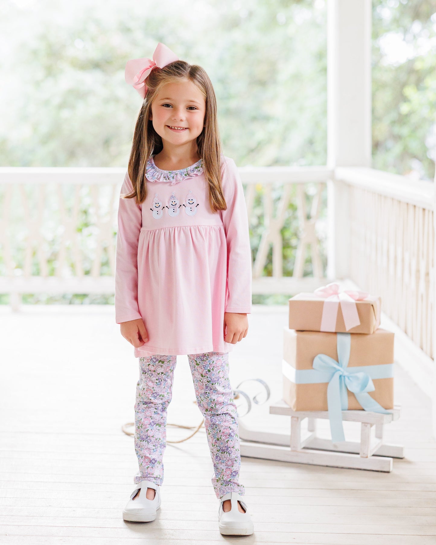 Frosty friends ruffle pants set